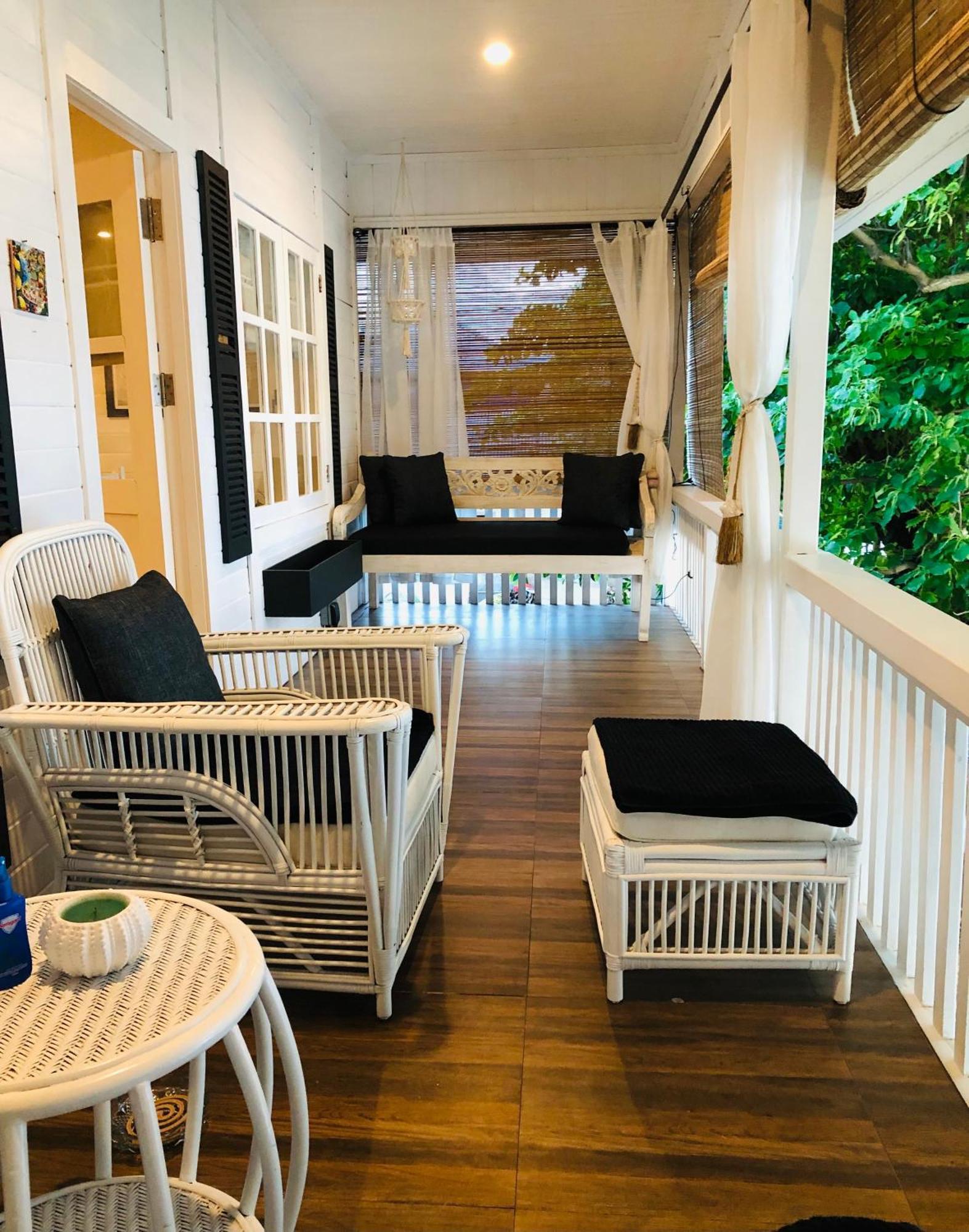 The White House On Bunaken Island Exterior foto