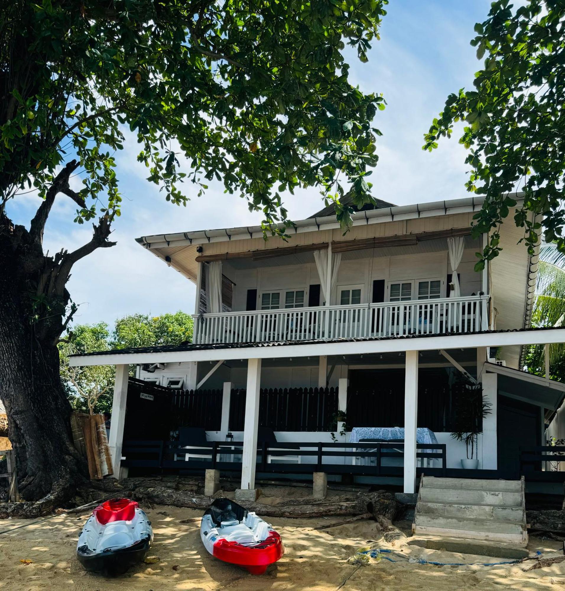 The White House On Bunaken Island Exterior foto
